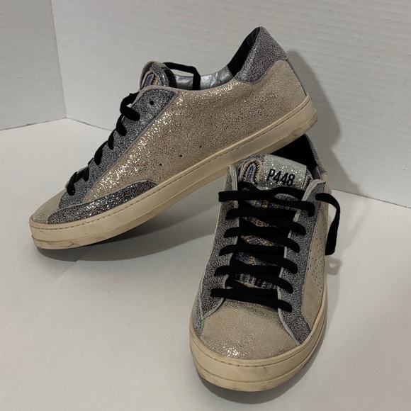 🔵P448 “LIKE NEW” Silver Glitter Sneakers with Black Laces - Picture 3 of 11